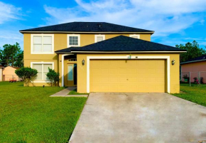 Close 2 Disney Fun House - Free Wine, Coffee, Game room & BBQ Grill, Kissimmee